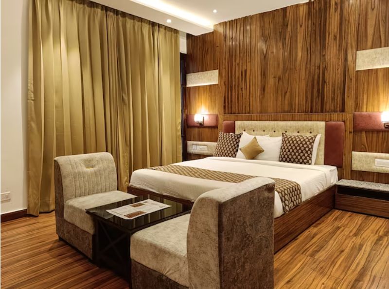 Aamod Suites Dalhousie DELUXE ROOM WITH PRIVATE BALCONY