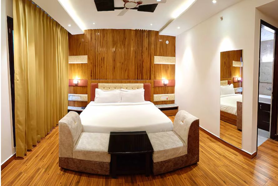 Aamod Suites Dalhousie DELUXE ROOM WITH PRIVATE BALCONY 16