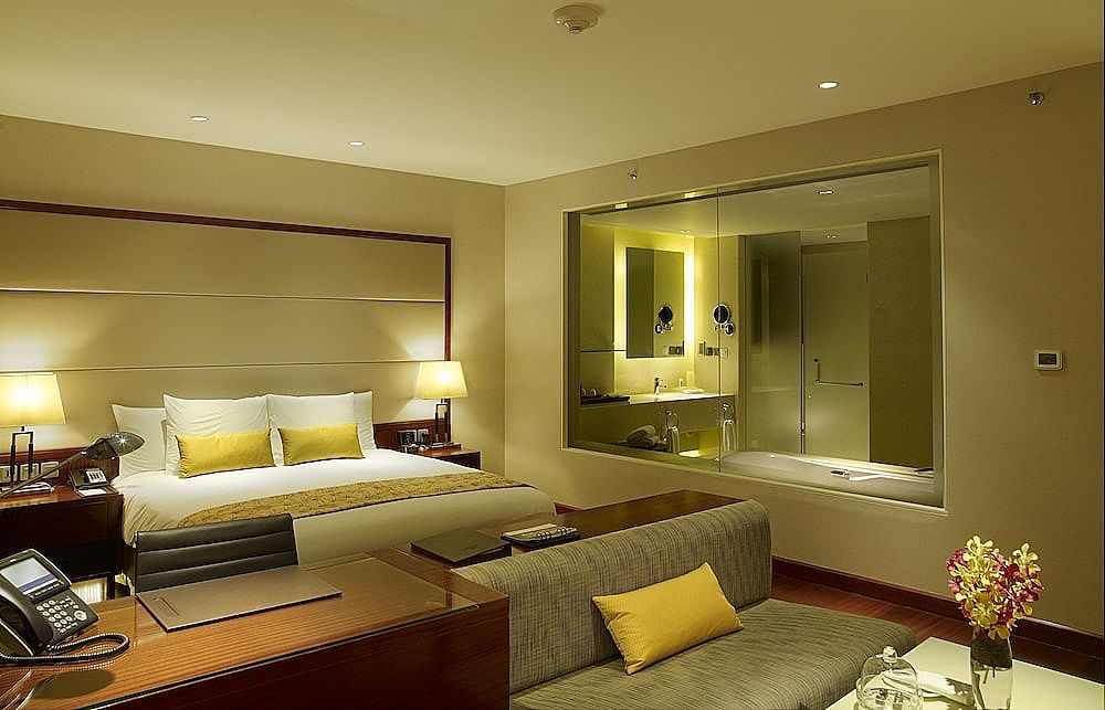 Club Suite, 1 King Bed, Business Lounge Access