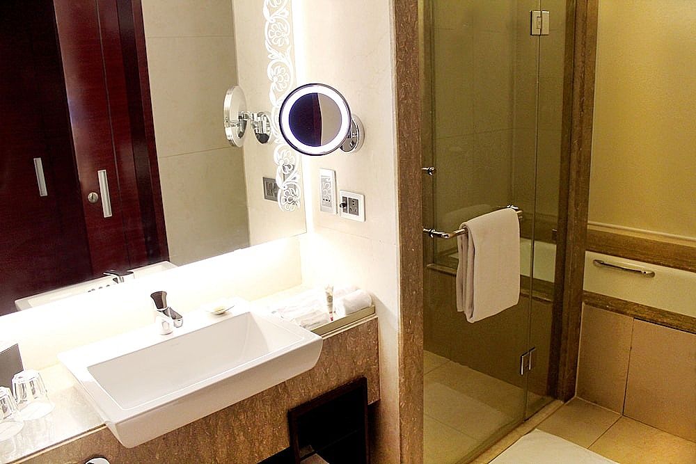 Crowne Plaza Ahmedabad City Centre, an IHG Hotel Standard Room, 2 Twin Beds (Club Floor) 5