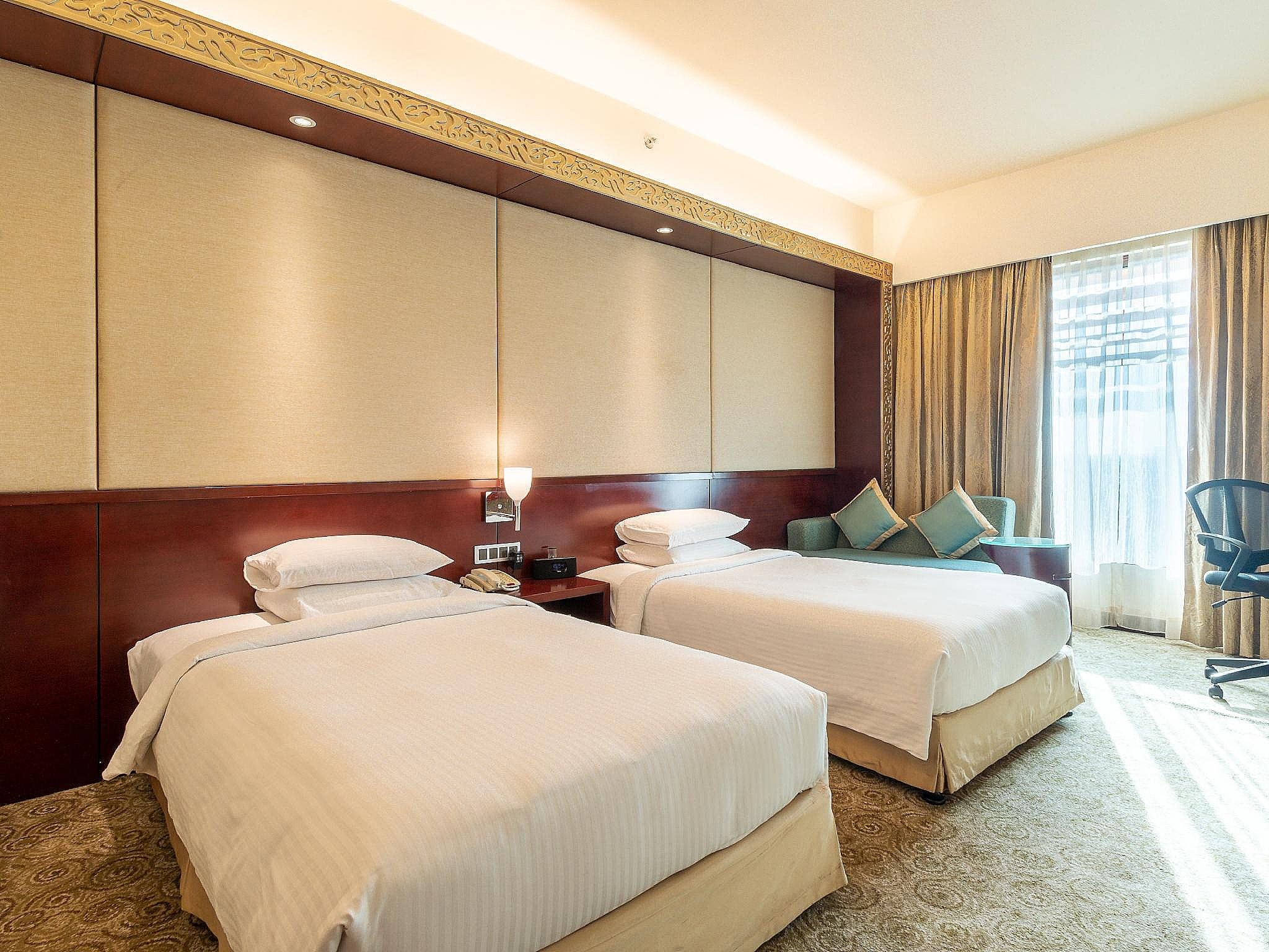 Crowne Plaza Ahmedabad City Centre, an IHG Hotel Standard Room, 2 Twin Beds (Club Floor) 3