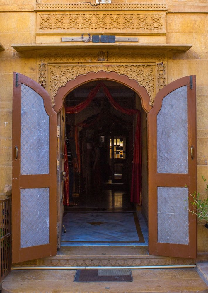 Hotel Shahi Palace property_entrance