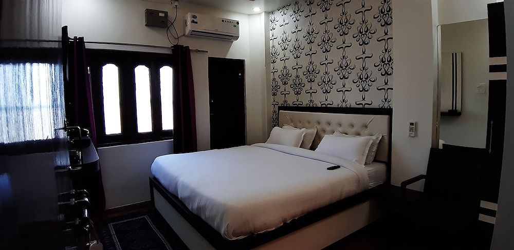 Deluxe Double or Twin Room, 1 King Bed, River View