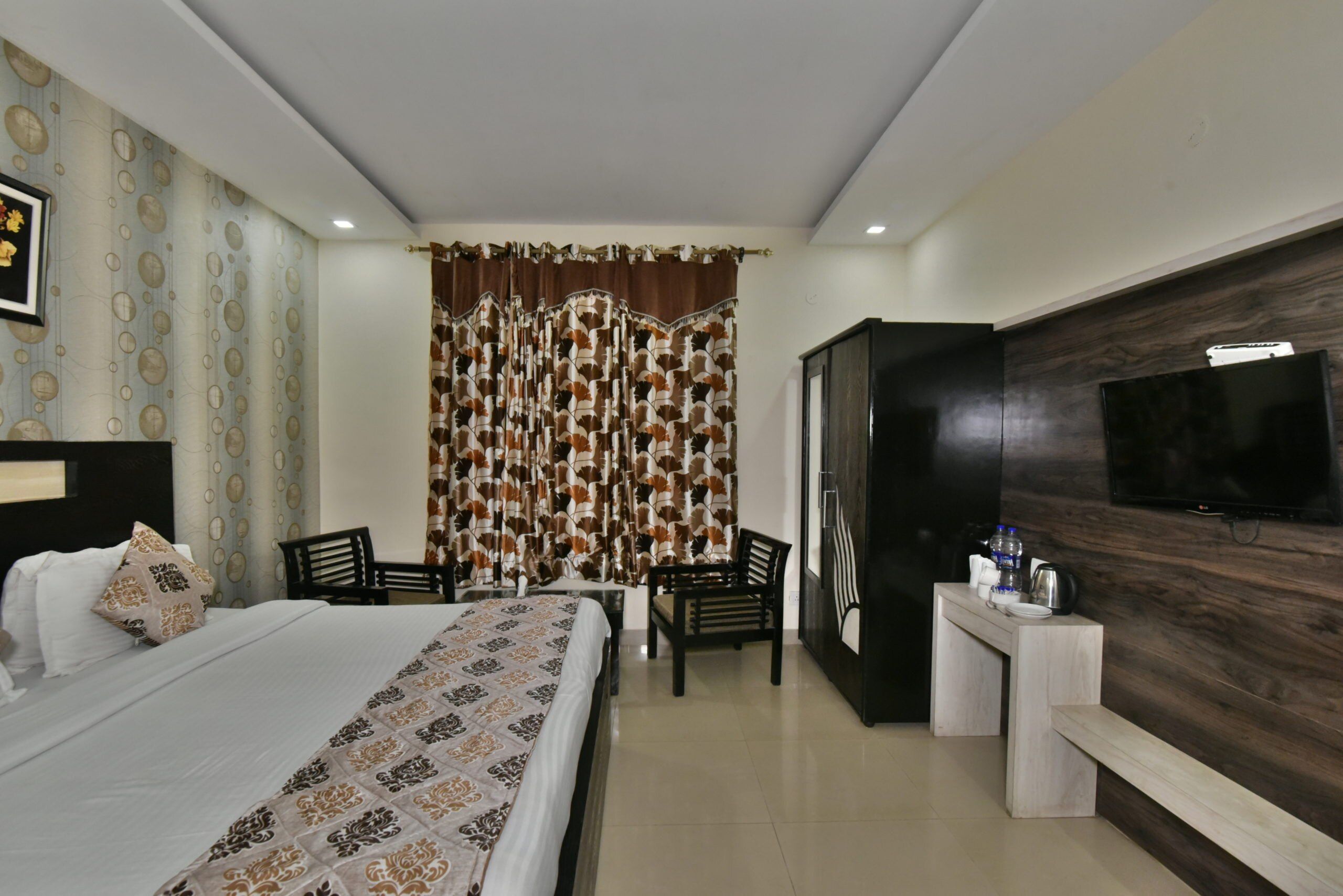 Hotel Wild Rose Deluxe Room 2