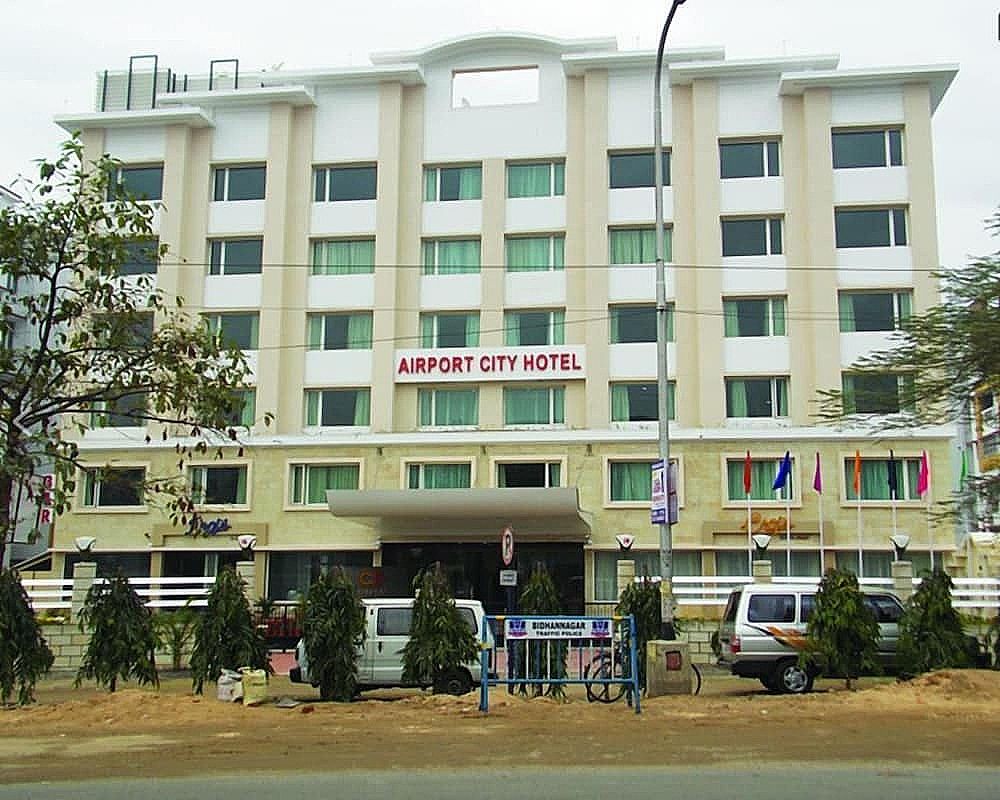 Airport City Hotel