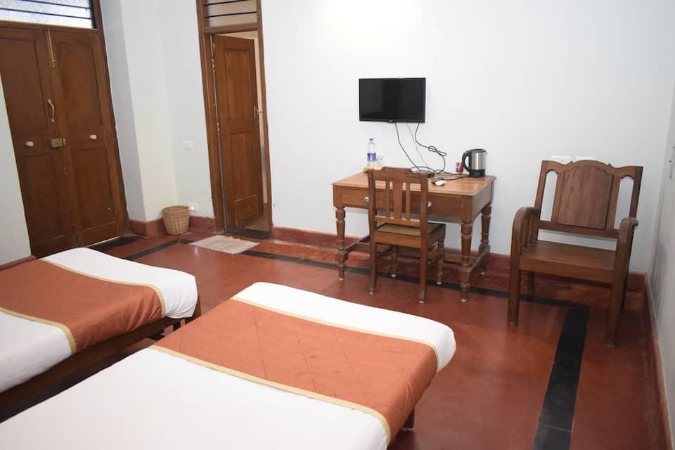 Lakshmi Vilas Heritage Hotel Deluxe - Heritage with Garden View 13