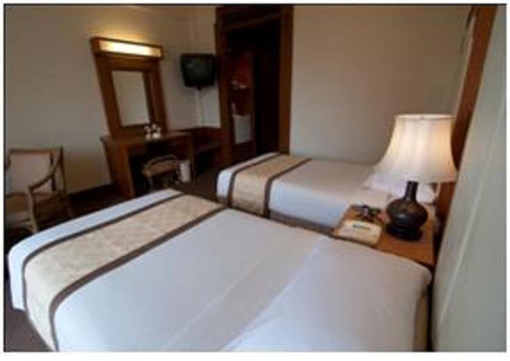 Golden Beach Hotel Pattaya room 2