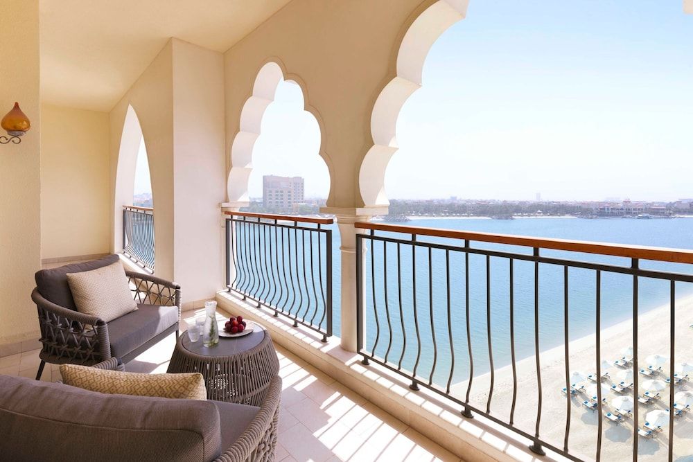 The Ritz-Carlton Abu Dhabi, Grand Canal Executive Suite, 1 King Bed, Balcony 4