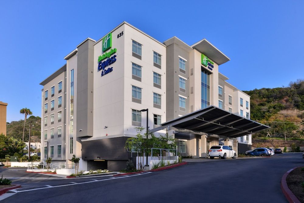 Holiday Inn Express & Suites San Diego - Mission Valley, an IHG Hotel