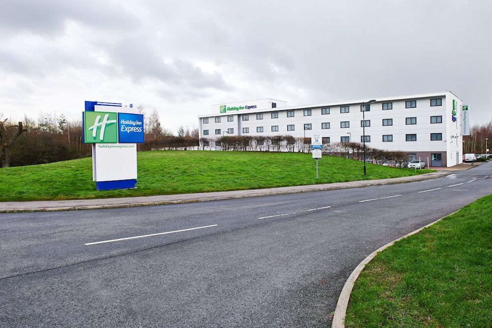 Holiday Inn Express Manchester Airport, an IHG Hotel