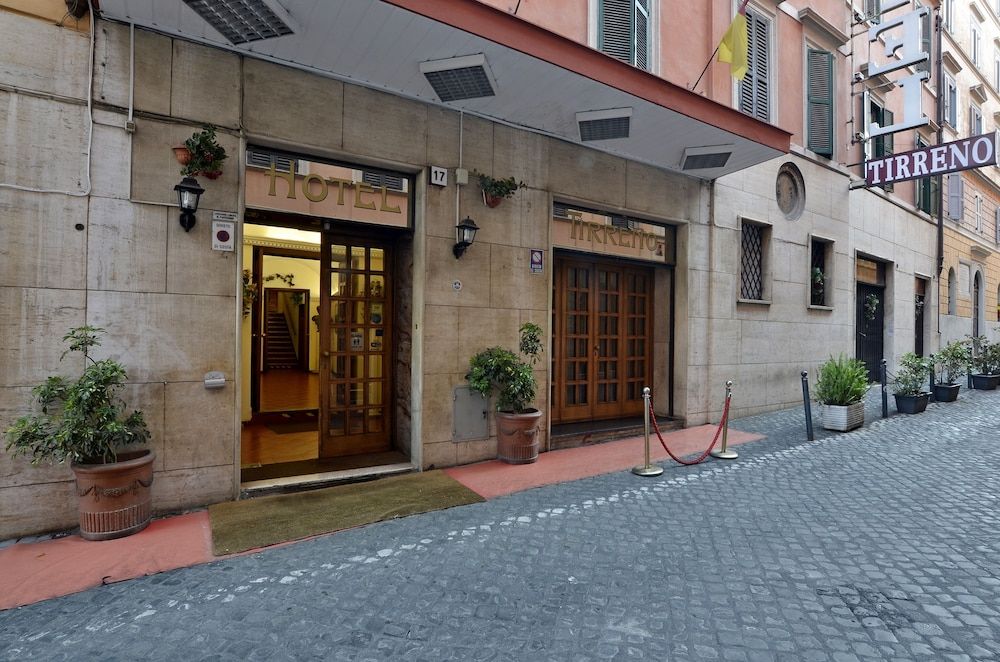 Tirreno Hotel entrance