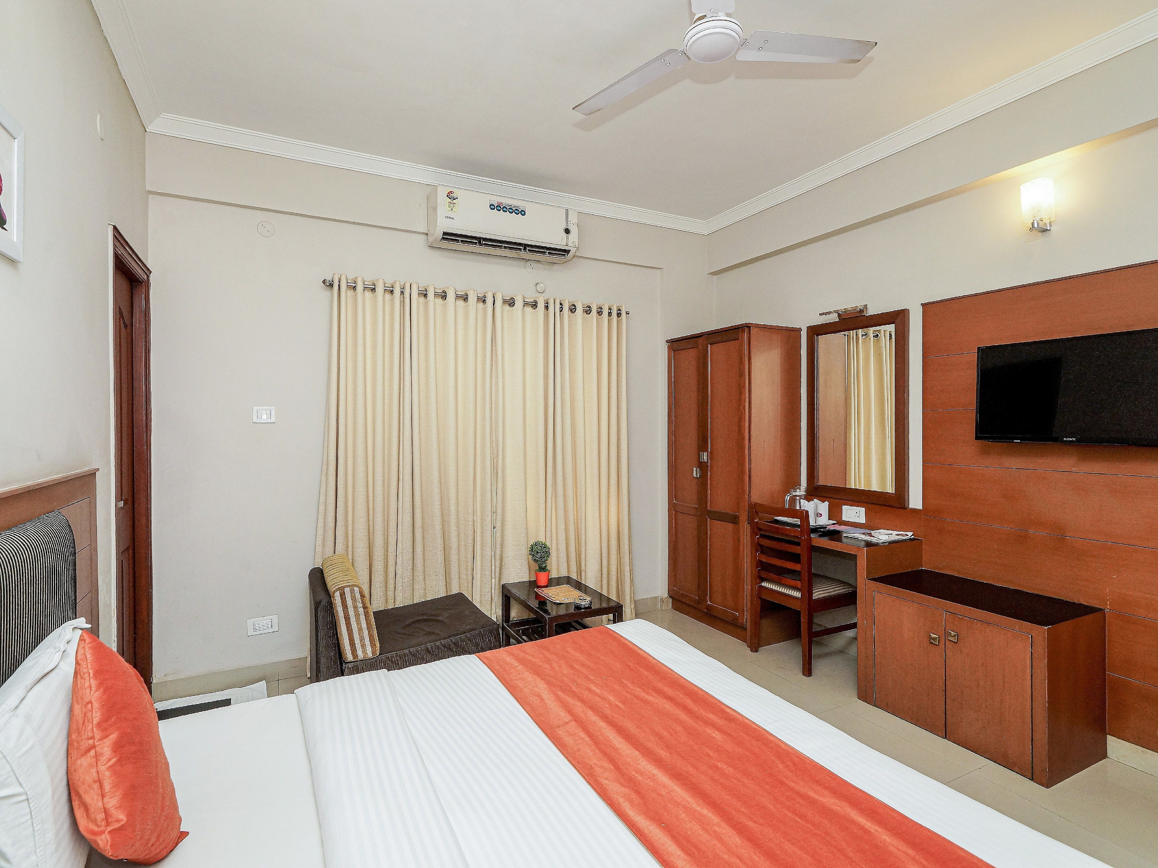 Hotel Pearl International Deluxe Room 16