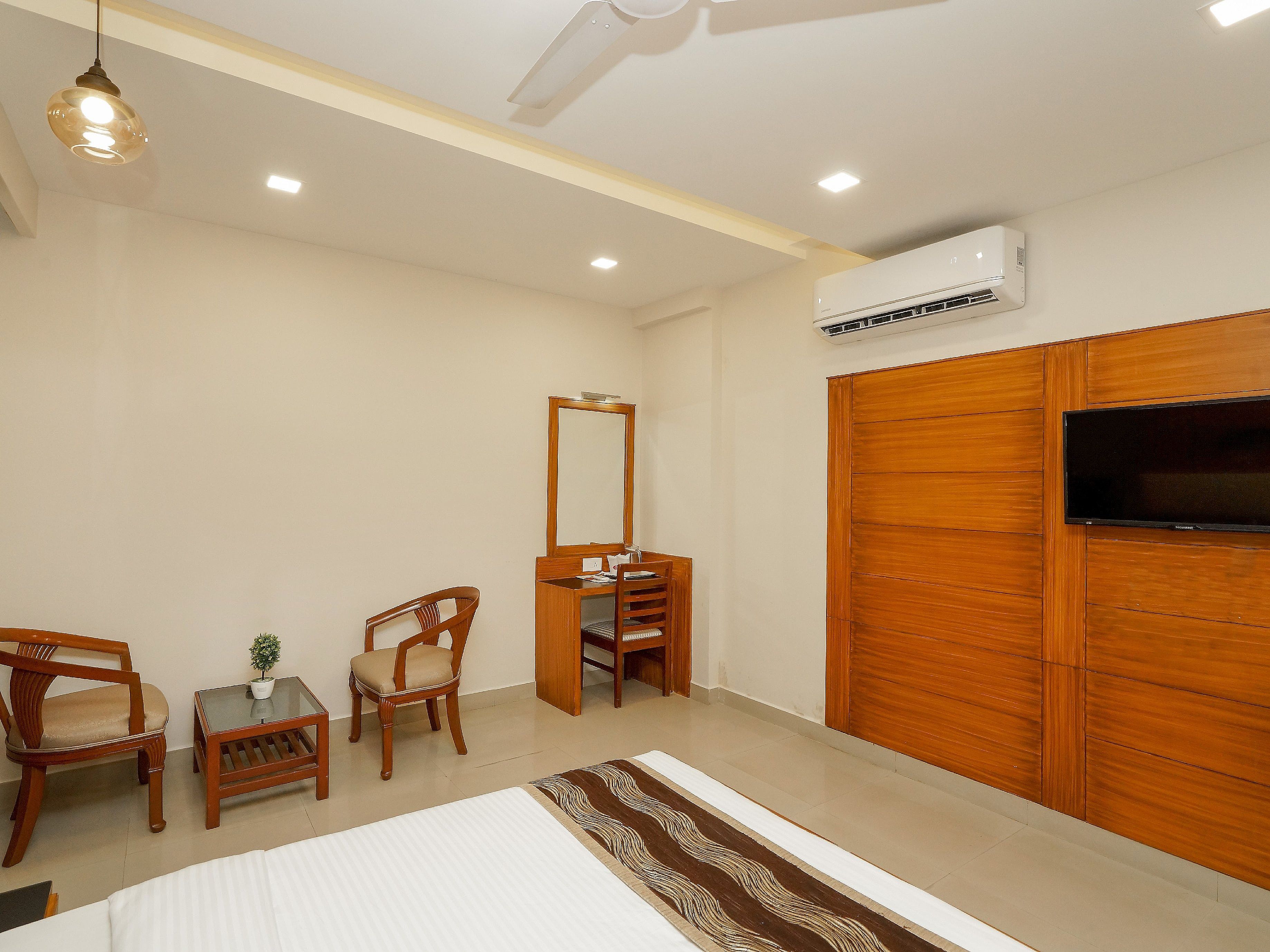 Hotel Pearl International Deluxe Room 33