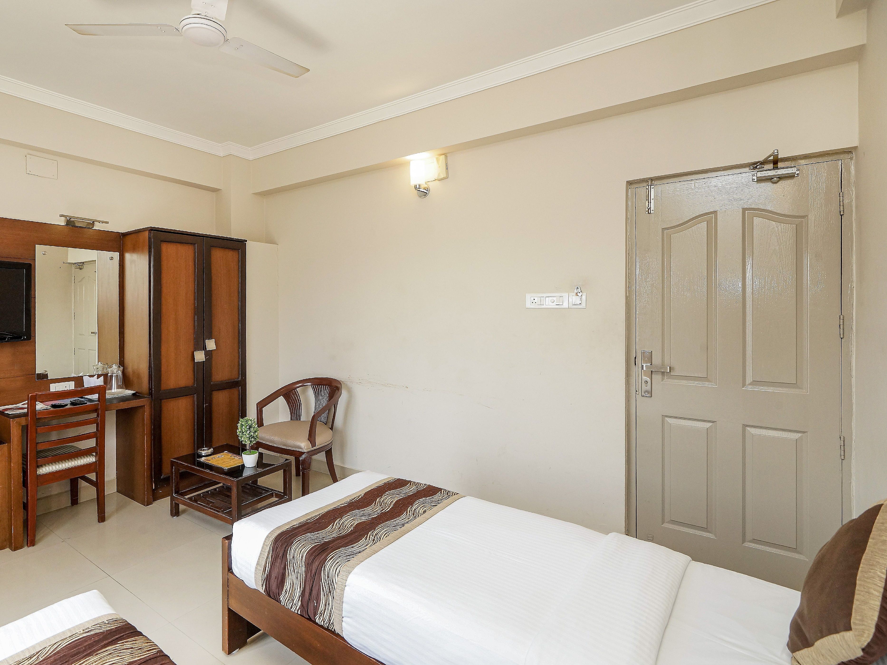 Hotel Pearl International Deluxe Room 32