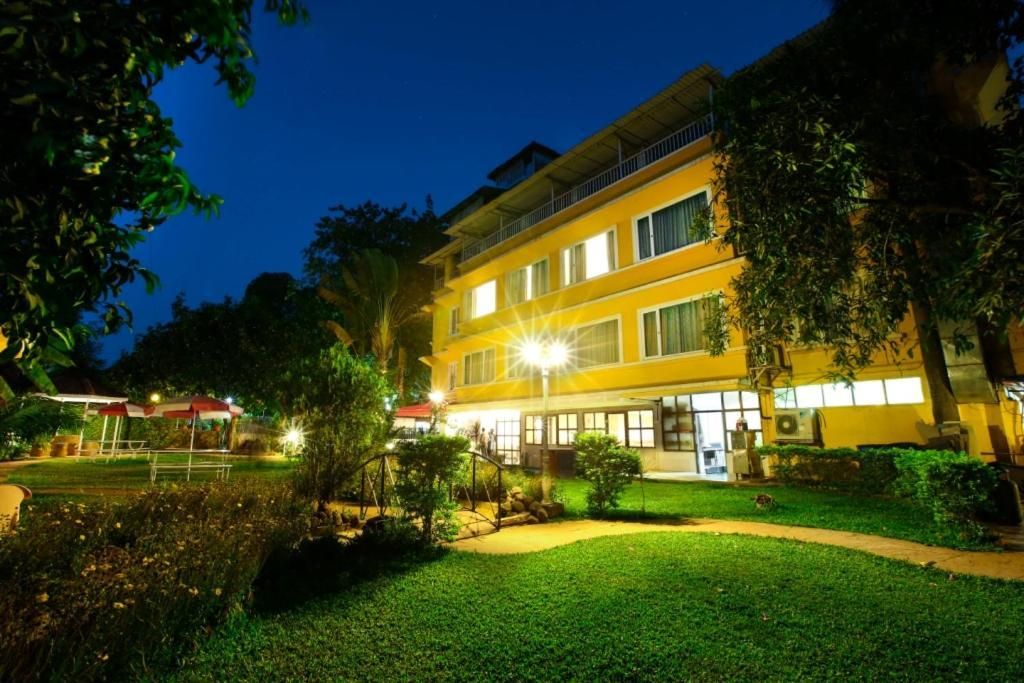 undefined Lake View Resort 6