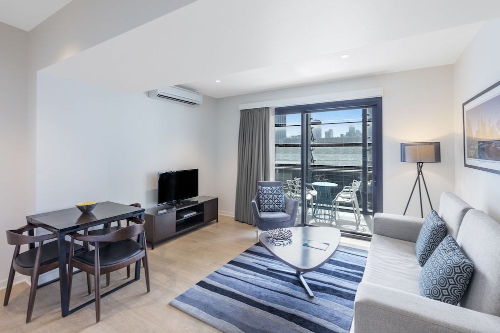 Wyndham Hotel Melbourne One Bedroom Apartment 5