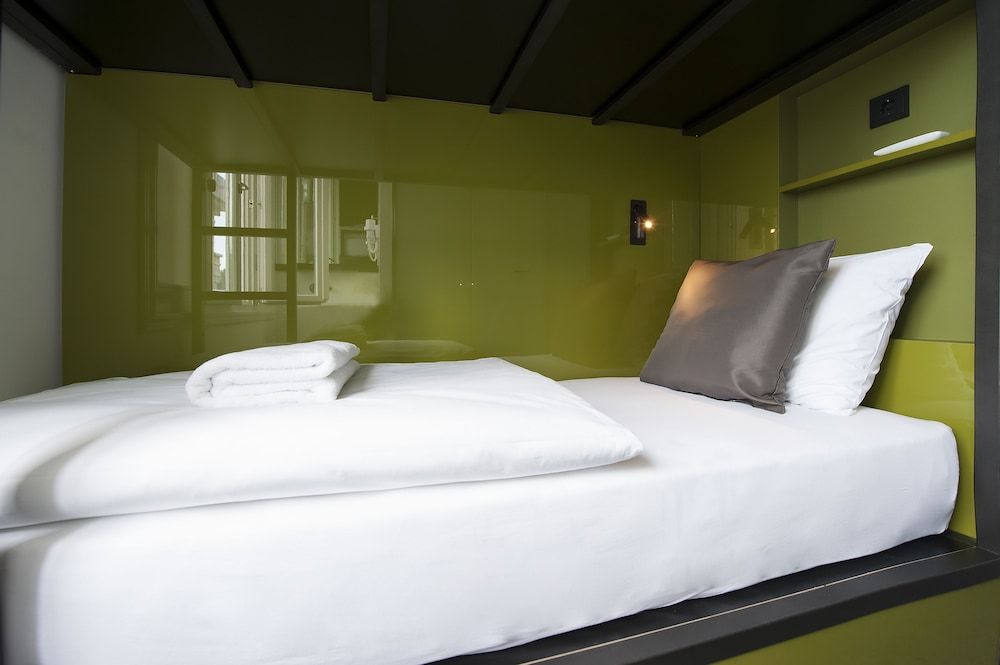 Wabi Hostels Standard Twin Room with Private Bathroom and Shared WC 2