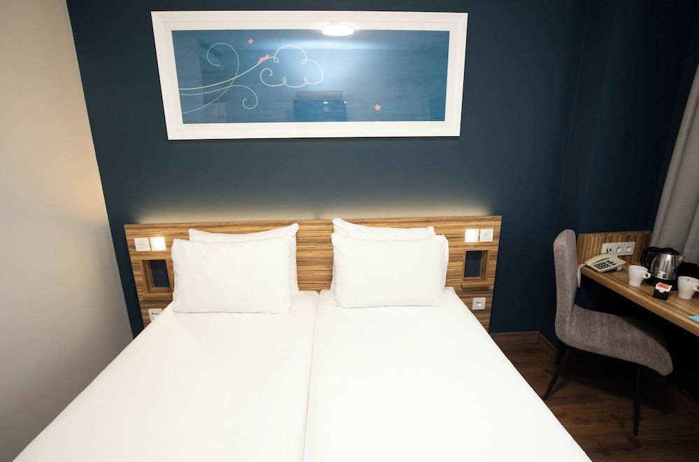 Travelodge Madrid Metropolitano Twin Room 3