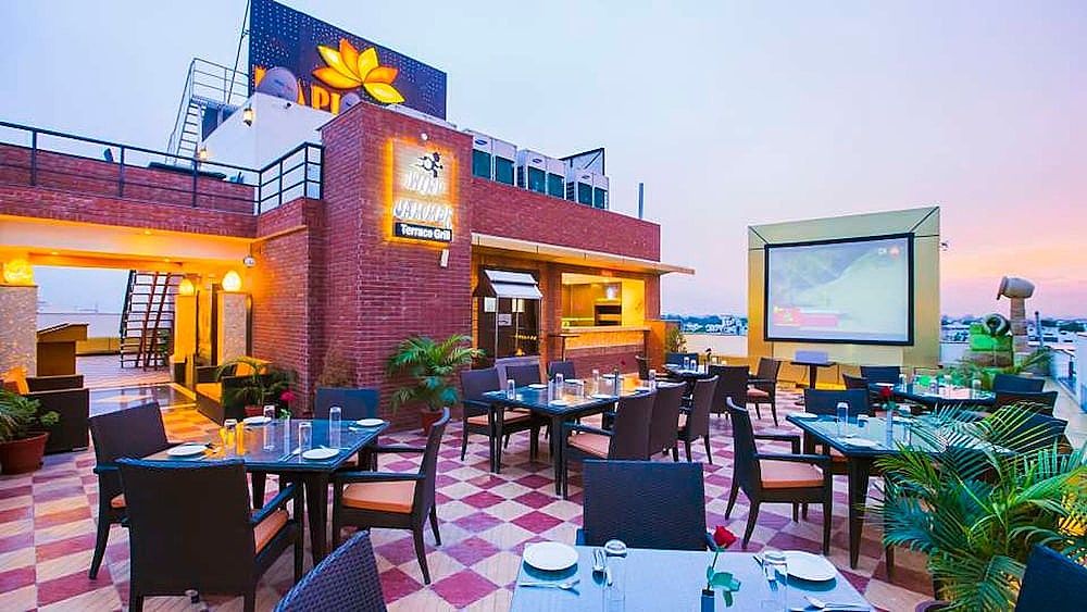 Hotel Kapish Smart- All Pure Veg outdoor_dining 2