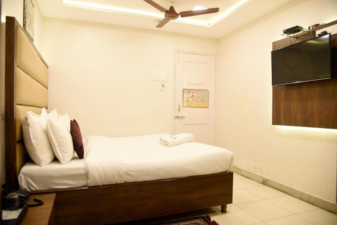 Double Bed AC Room (Temple Facing)