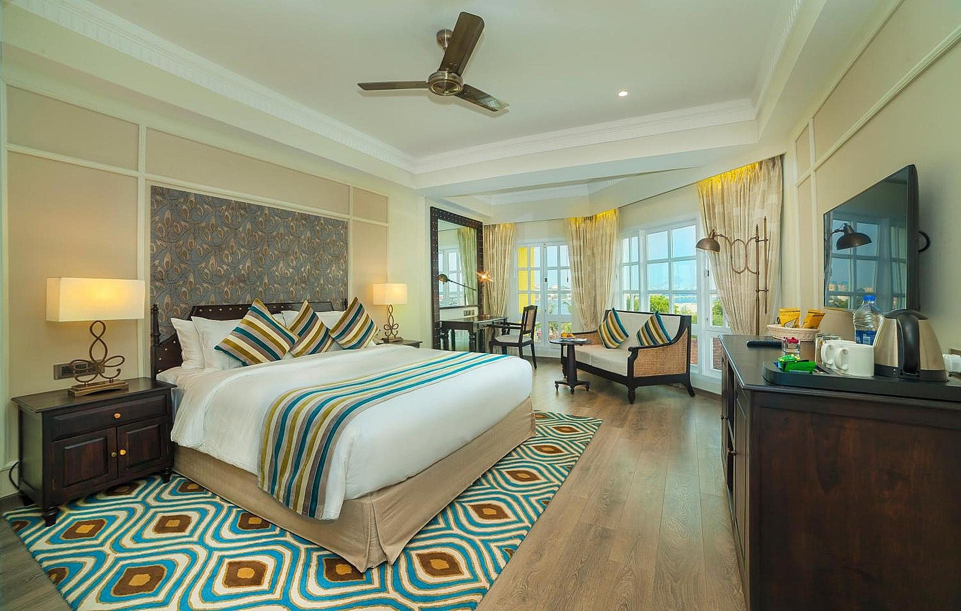 Fragrant Nature Kochi- A Five Star Classified Hotel Dukes Chamber Room 2