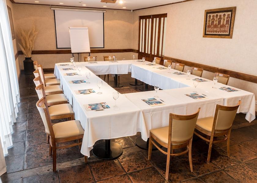 Santa Cruz El Calafate Meeting Room