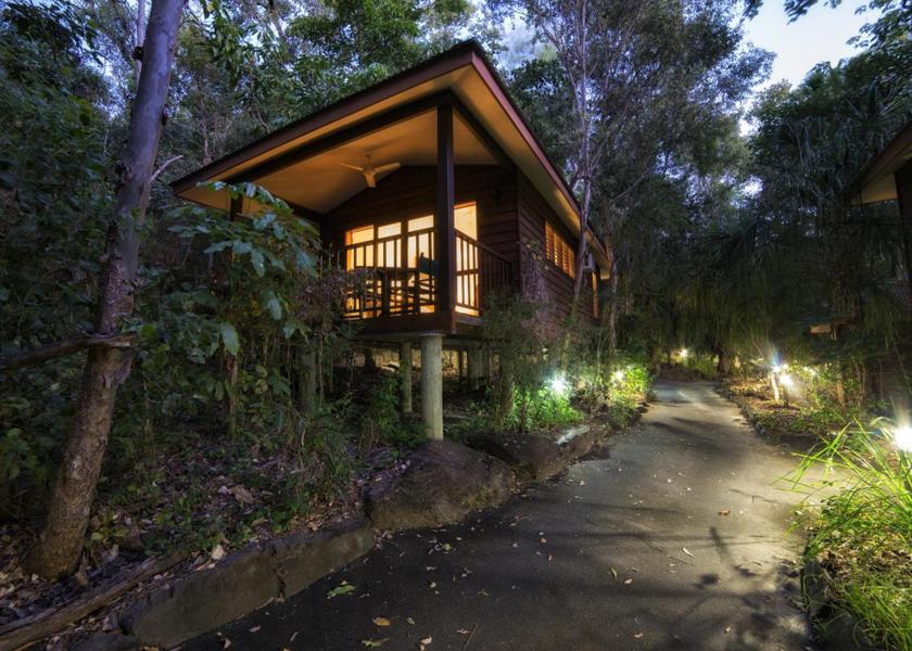 Queensland Oak Beach Hotel Exterior