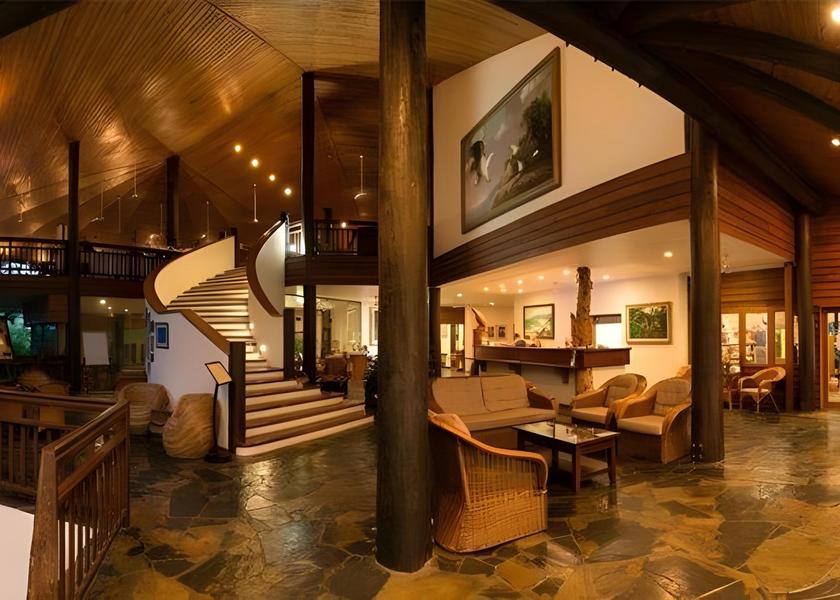 Queensland Oak Beach lobby