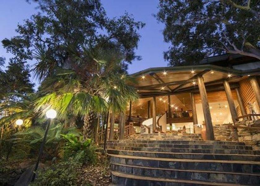 Queensland Oak Beach exterior view