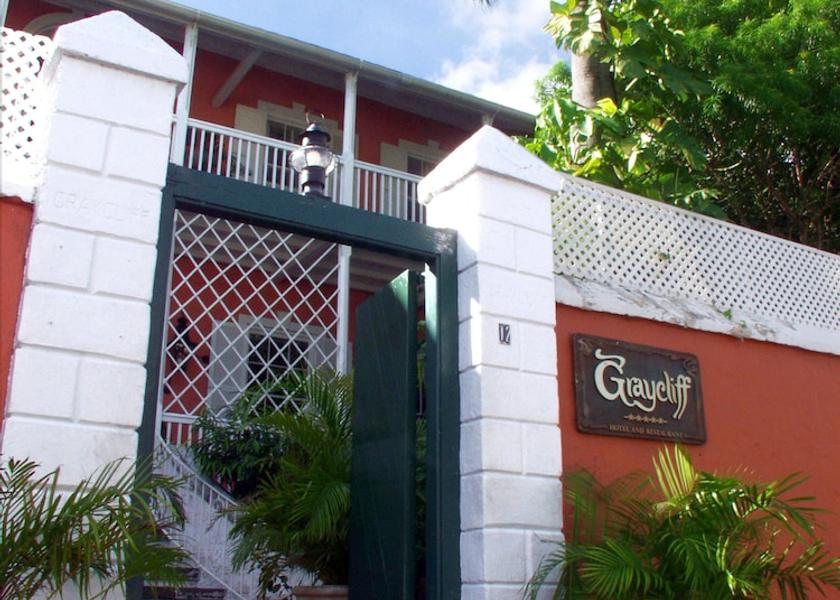  Nassau Entrance