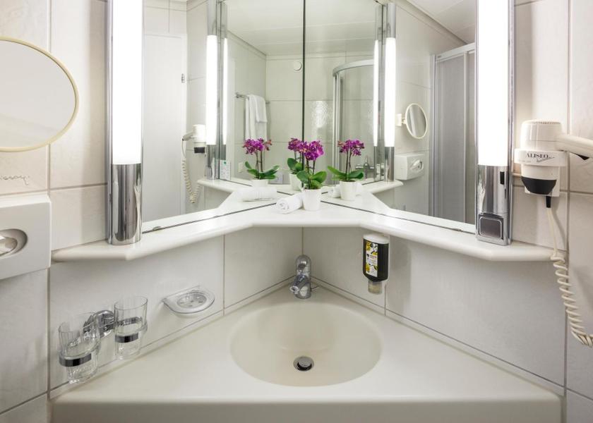 Canton of Zürich Kloten Classic Double Room with Shared Kitchen and Living room