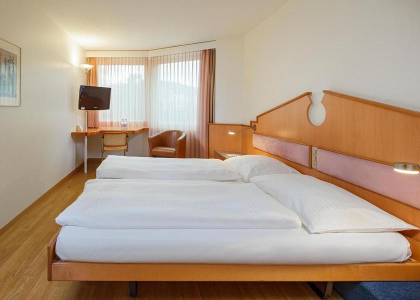 Canton of Zürich Kloten Classic Double Room with Shared Kitchen and Living room