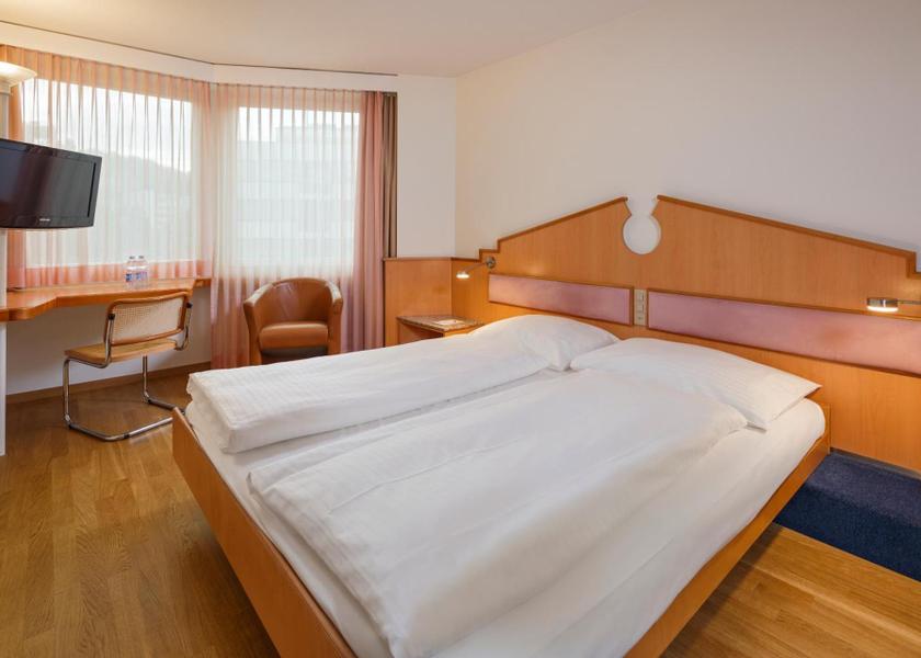 Canton of Zürich Kloten Classic Double Room with Shared Kitchen and Living room