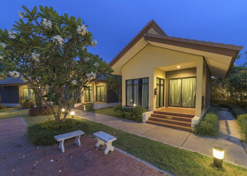 Sukhothai Province Si Satchanalai Front of property - evening/night