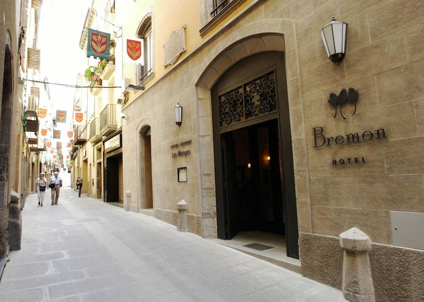 Catalonia Cardona Property entrance