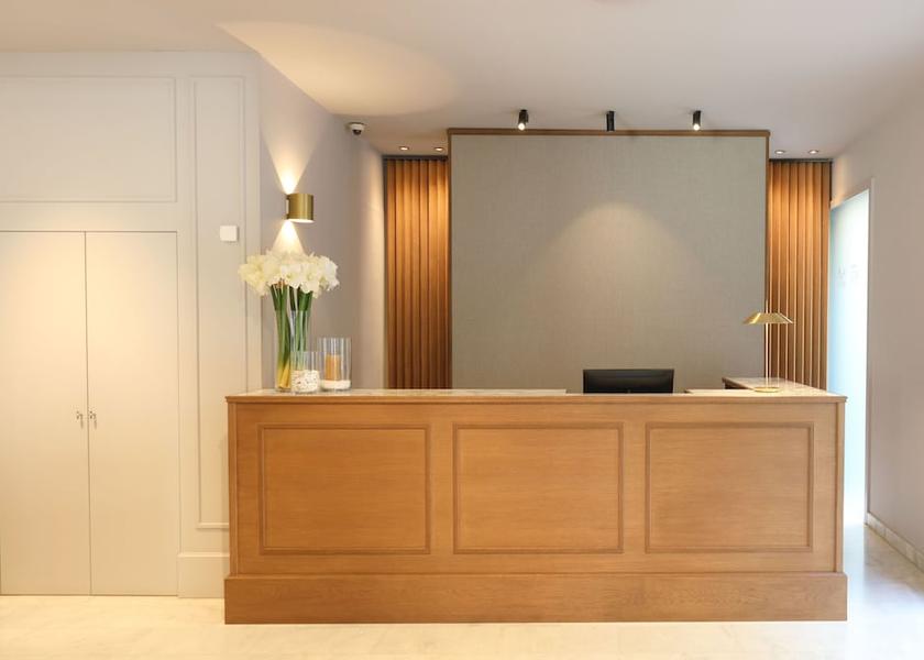 Catalonia Girona Concierge desk