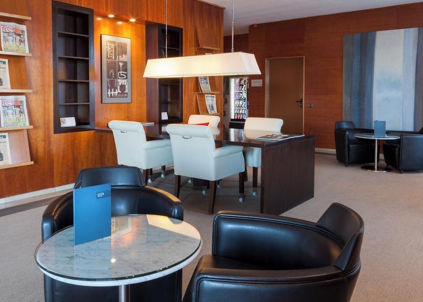 Community of Madrid Arganda del Rey Lobby sitting area