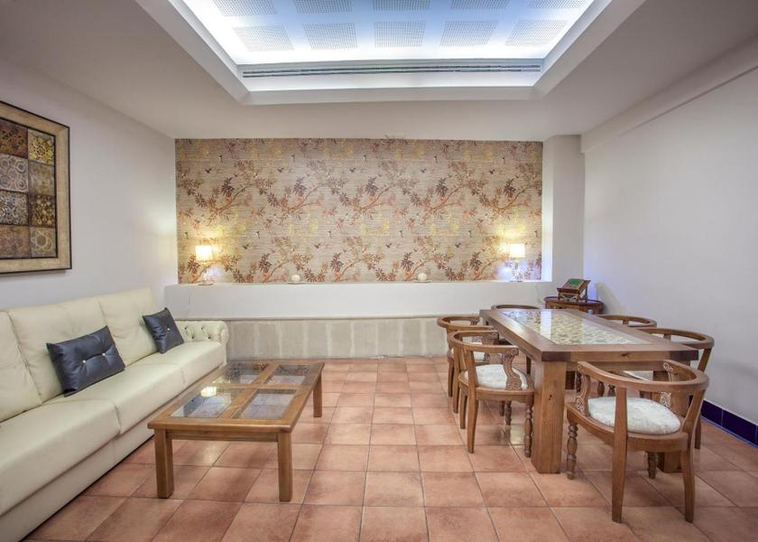 Andalusia Úbeda shared lounge/tv area