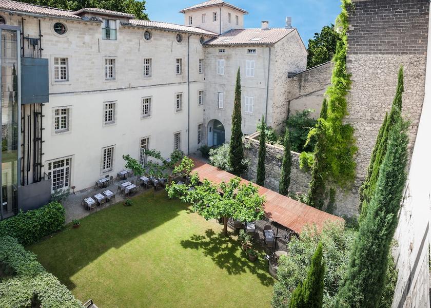Provence-Alpes-Côte d'Azur Avignon Courtyard