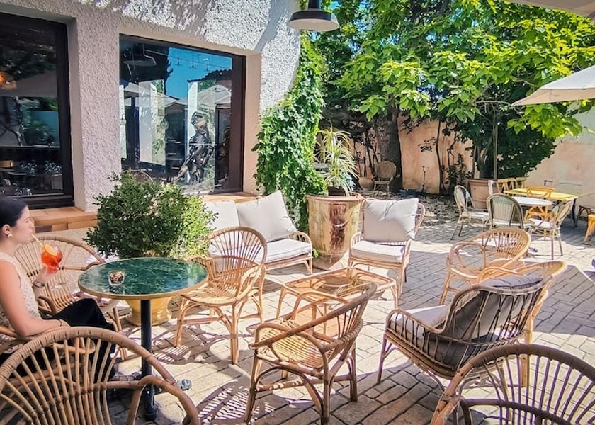 Occitanie Beaucaire Exterior Detail