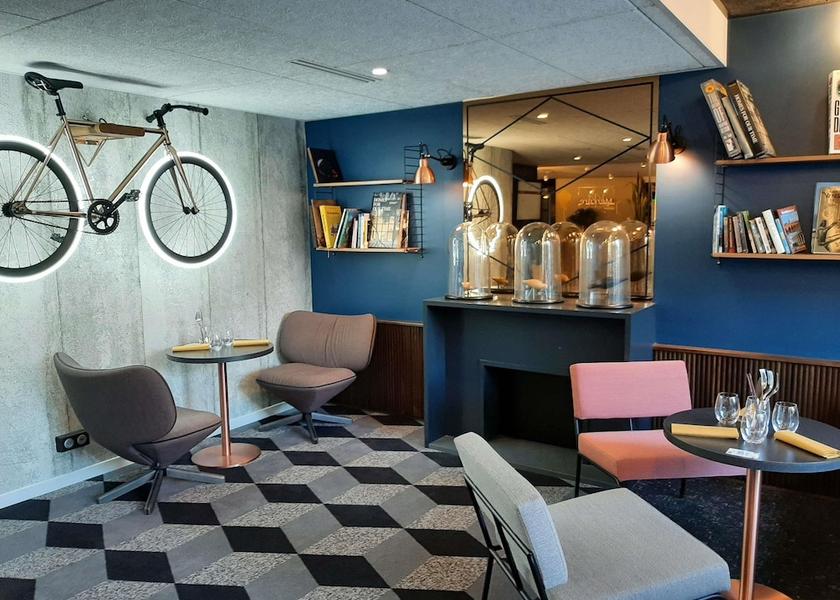 Nouvelle-Aquitaine Bordeaux Bar (on property)