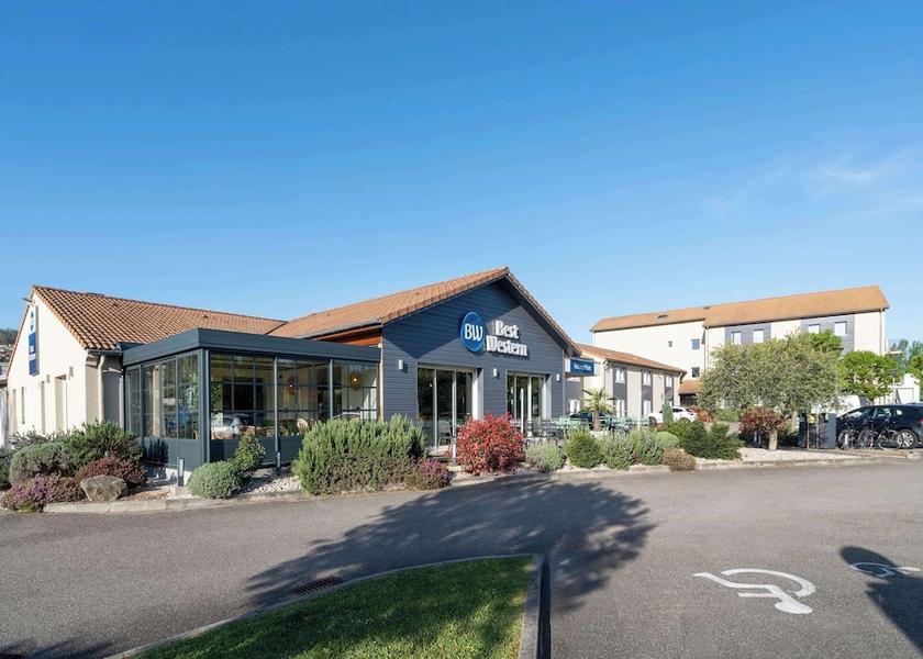 Auvergne-Rhône-Alpes Bourgoin-Jallieu Accessible parking