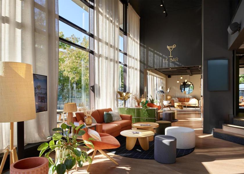 Auvergne-Rhone-Alpes Clermont-Ferrand bar/lounge