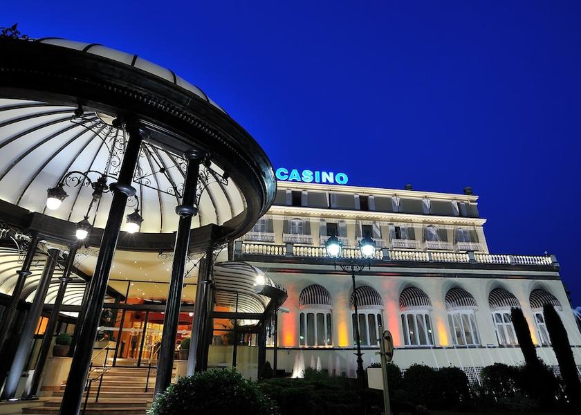 Auvergne-Rhône-Alpes Divonne-les-Bains Front of property - evening/night