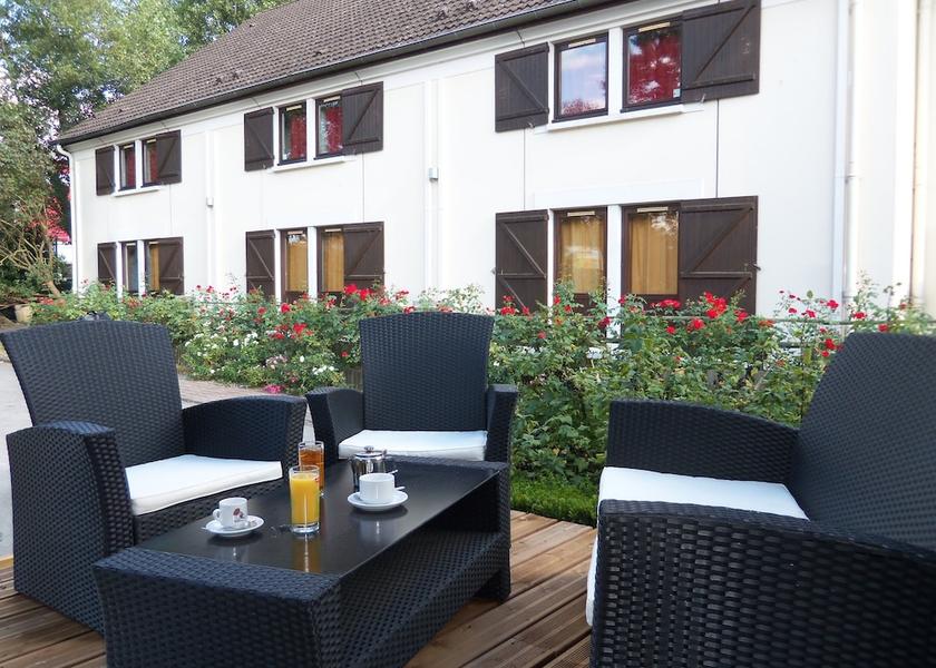 Auvergne-Rhone-Alpes Gaillard Outdoor Dining