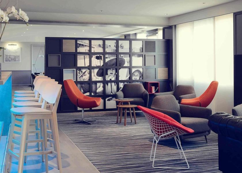 Normandy Honfleur Bar