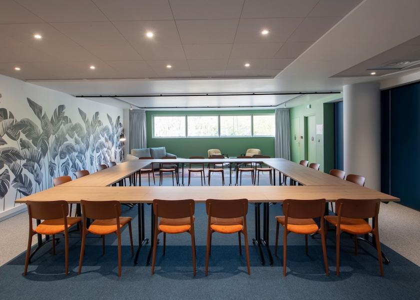 Ile-de-France Joinville-le-Pont Meeting Room