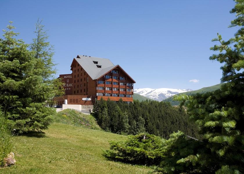 Auvergne-Rhône-Alpes Huez Front of property