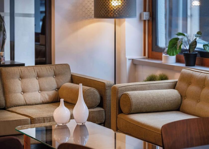 Brittany Lorient Lobby