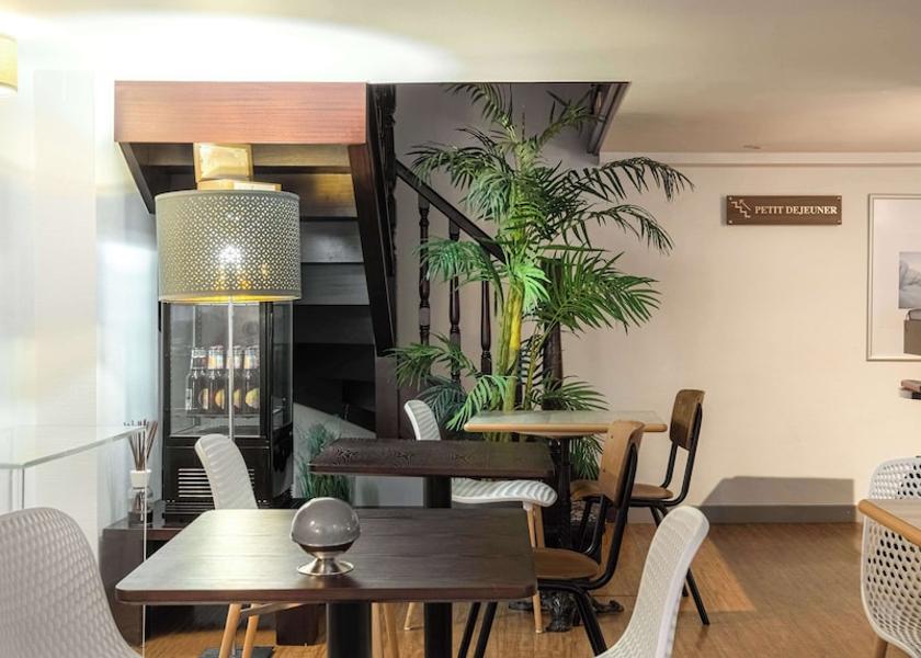 Brittany Lorient Lobby
